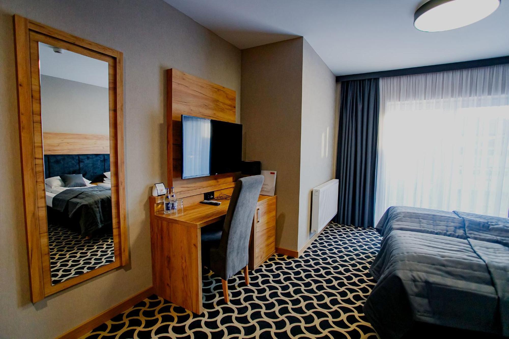 Jarosław Hotel Coloseum מראה חיצוני תמונה